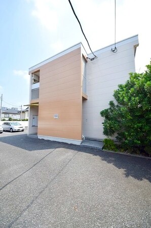 レオパレスWESTINの物件外観写真